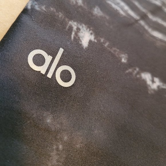 ALO Yoga AIRBRUSH HIGH-WAIST LEGGING - Picture 7 of 8